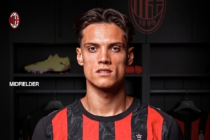 九游体育app-里奇：我认为自己能够帮助米兰，三中场居中的位置最适合我