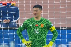 不应该啊!!!王大雷黄油手送礼,镜头给到他戴上了“痛苦面具”