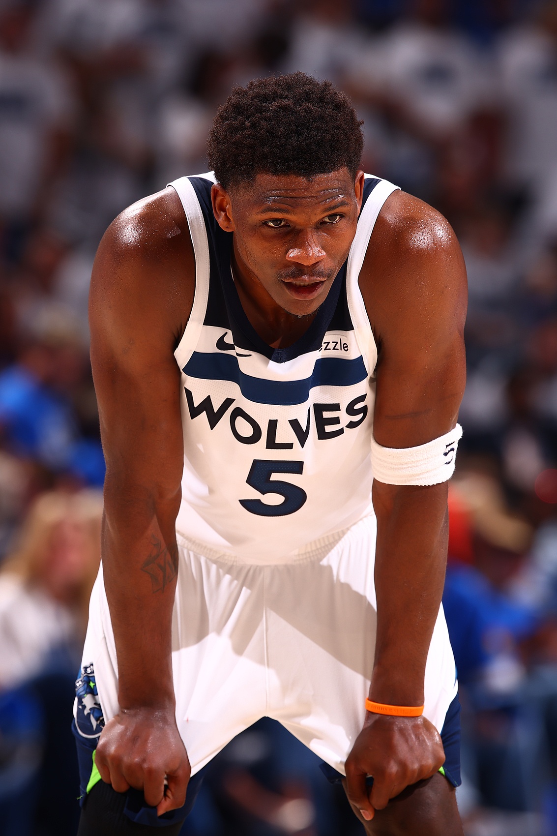 9体育-森林狼总经理透露：爱德华兹体脂仅3.5%，今夏完成3600次投篮训练