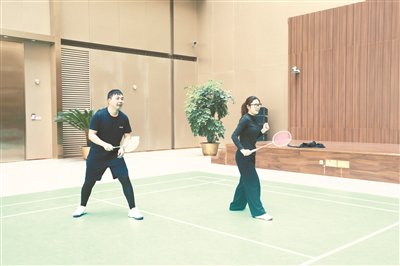 九游sports-一个羽毛球结下浓浓情谊|张晓伟|院工会|劳动午报|北京市|球队_新浪体育_新浪新闻