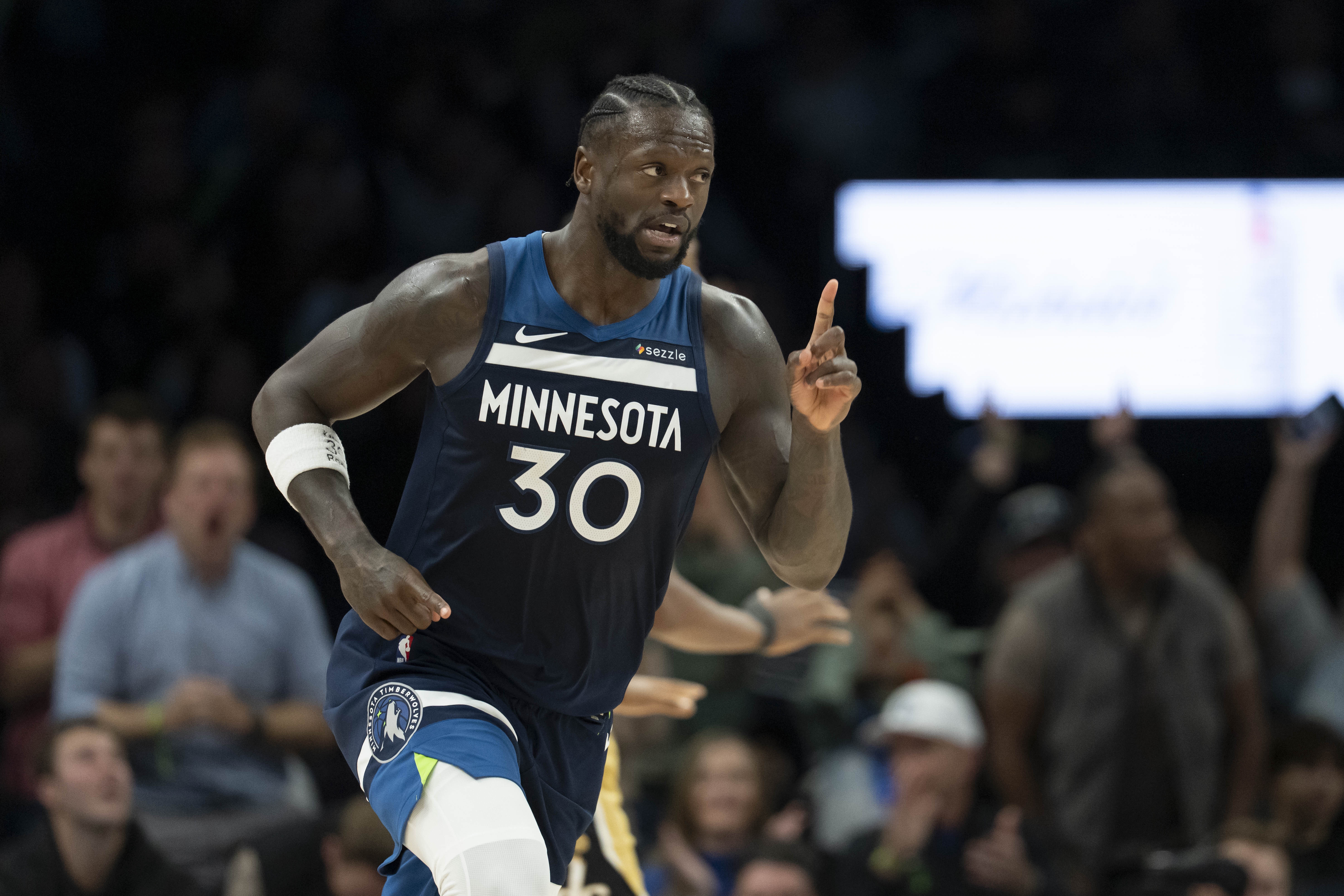 9体育-表现不俗！兰德尔半场11投5中&amp;罚球2中2得13分4板1断 正负值+14